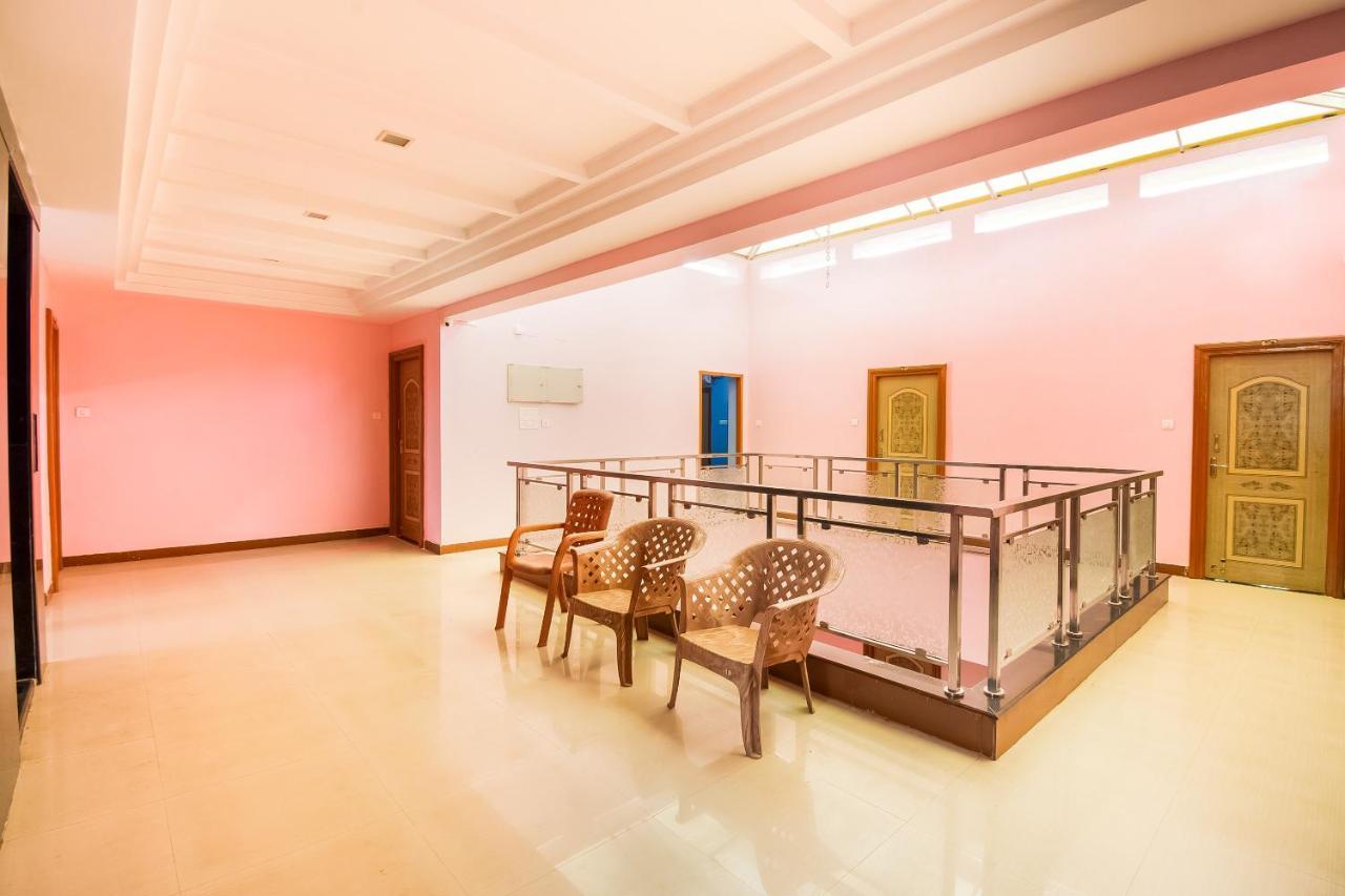 Oyo 62964 Hotel Vandana Grand Nellore Exterior photo